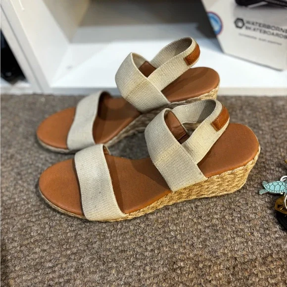 Tommy Bahama Beige Canvas Espadrille Wedge Sandals - Picture 4 of 7